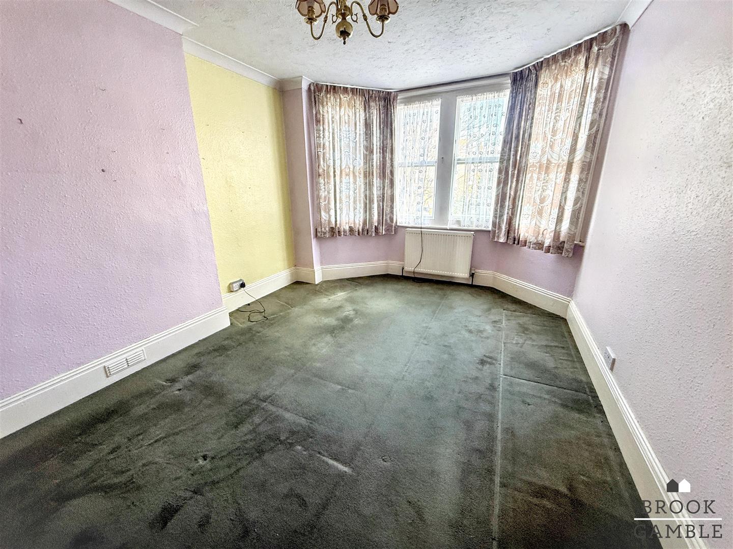 2 Bedroom Apartment - Conversion. Elms Avenue in Eastbourne, East Sussex 12